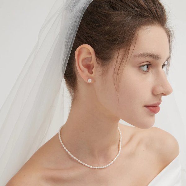 Colier aur 14k cu perle de cultura, colier perle naturale de cultura 4 mm cu inchidere de aur 14k, colier de aur la baza gatului cu perle cultura, 14 gr