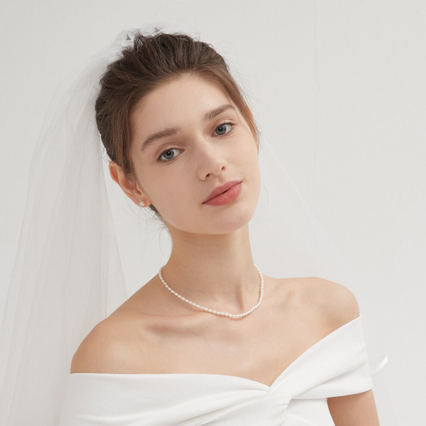 Colier aur 14k cu perle de cultura, colier perle naturale de cultura 4 mm cu inchidere de aur 14k, colier de aur la baza gatului cu perle cultura, 14 gr