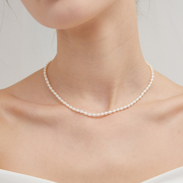 Colier aur 14k cu perle de cultura, colier perle naturale de cultura 4 mm cu inchidere de aur 14k, colier de aur la baza gatului cu perle cultura, 14 gr