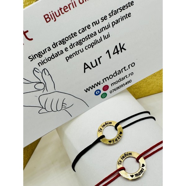 Bratara din aur 14k cu mesaj gravat pe banut decupat aur 14k, dama/barbat/familie,  snur reglabil rosu/negru, mesaj personalizat mami/tati, auriu