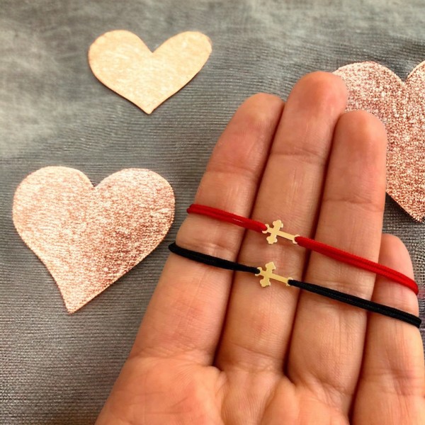 Bratara cruce din aur 14k, dama/copil/barbat/bebelus, aur 14k, snur rosu reglabil, mini figurina cruciulita, auriu